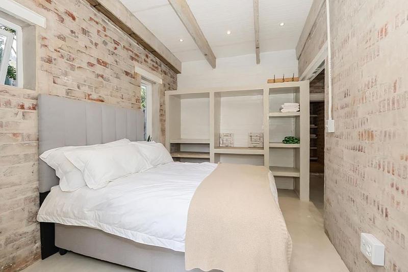 8 Bedroom Property for Sale in Hout Bay Western Cape